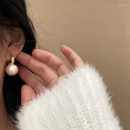 Boucles d'oreilles créoles AOMU à la mode couleur or français simulé-perle fermoir d'oreille en métal Hepburn Simple rétro pour les femmes bijoux cadeau