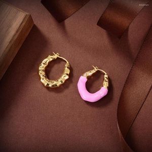 Hoop oorbellen asymmetrische kleurcontrast onregelmatige ring avant-garde trendy Europese beroemde luxe sieraden voor vrouwenfeest 2023.