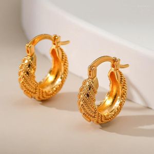 Pendientes de aro Círculo de diseño de relieve irregular para mujer Anillos de oreja pequeños de metal chapado en oro de 18 quilates Regalos de joyería simples