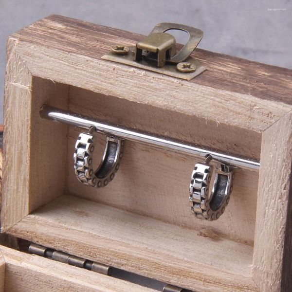 Pendientes de aro Moda fresca Correa de reloj gruesa y gruesa Pequeño color plateado Metal Acero inoxidable para hombres con caja de madera