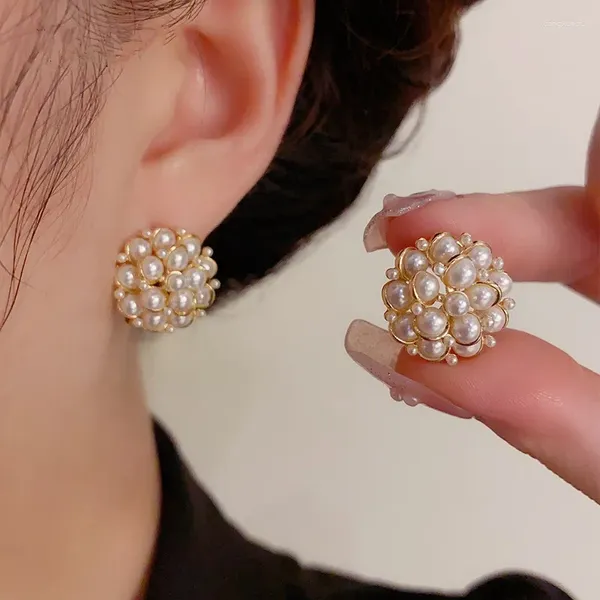 Boucles d'oreilles créoles plaquées cuivre or 18 carats, mode française, tempérament léger, luxe, doux, polyvalent, perle, boule semi-circulaire, Design pour femmes