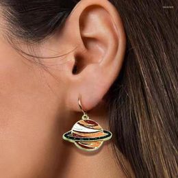 Hoop oorbellen Creatieve mode Simple Earth Astronaut For Women Vrouwelijke oorring Girls Hollow Circle Crystal Pendant Jewelry
