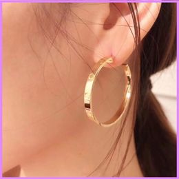 Pendientes de aro Joyas de diseñador Acero de titanio Oro rosa de 18 quilates con diamantes Pendientes de amor para mujeres Aros Espárragos de moda C Box239w