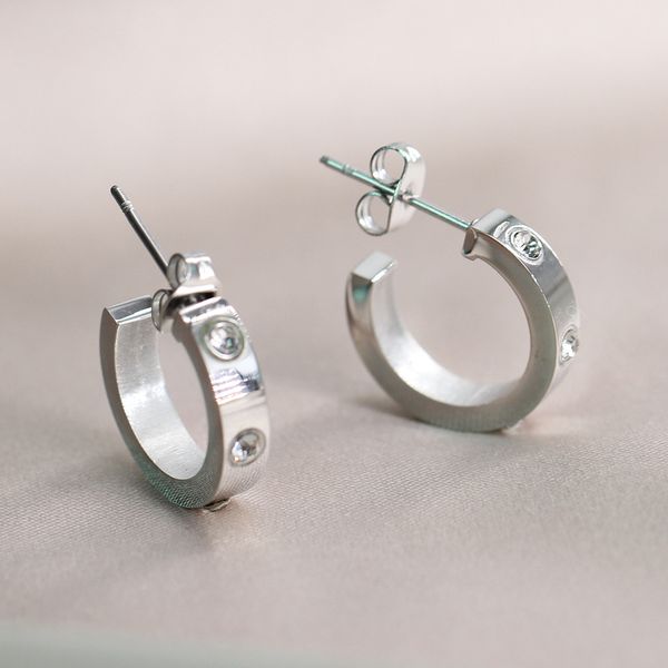 Boucles d'oreilles de cerceau Diamond Luxury Moucrages d'oreilles Designer pour femmes classiques grandes bijoux de créateurs de haute qualité plaqués en argent en argent de haute qualité avec boîte à cadeau avec tampon y1