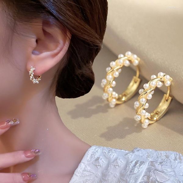 Boucles d'oreilles cerceau élégant perle artificielle plaie métal torsion 2023 bijoux à la mode fête doux accessoires pour femme filles cadeau