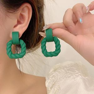 Pendientes de aro de moda de 15 colores acrílico cuadrado hueco Retro forma torcida Simple Color caramelo accesorios para las orejas para mujer