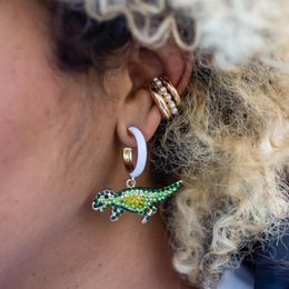 Pendientes de aro de moda lindo dinosaurio colgante pendiente para mujer círculo perlas cristal oreja brazalete Huggie Bohemia joyería Brincos