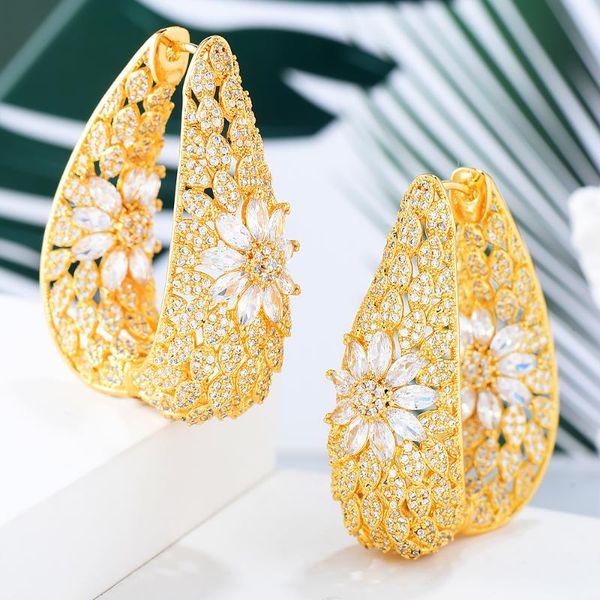 Pendientes de aro de moda flor dorada Zirconia cúbica amuletos de moda DUBAI gran pendiente redondo de declaración para mujer joyería de boda Huggie