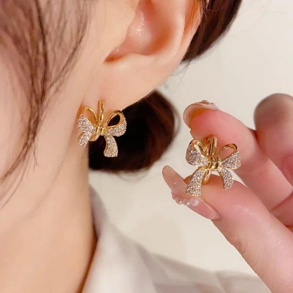 Boucles d'oreilles de cerceau Tendance de mode Unique Design élégant exquis Lumière Luxur Zircon papillon féminin Jewelry Party Premium Gift Wholesale