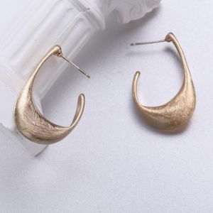 Pendientes de aro Moda femenina Oval Declaración Aros de latón Hiphop Hollow Joyería de metal única Regalo del día de San Valentín de Navidad