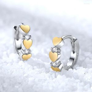 Boucles d'oreilles de cerceau les filles belles deux tons trois coeur doré émoucissant les petites huggies minuscules femelles charmantes boucles d'oreille en piercing bijoux