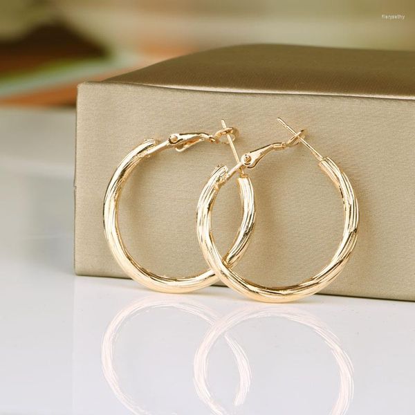 Boucles d'oreilles créoles couleur or et argent ronde petite grande boucle d'oreille pour femmes alliage gros oreille bijoux de mode 2023 CN (origine)