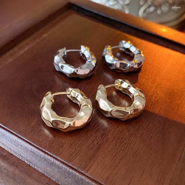 Pendientes de aro Chapado en oro Pendiente retorcido para mujer Metal genuino Circular Moda coreana Joyería simple de gama alta