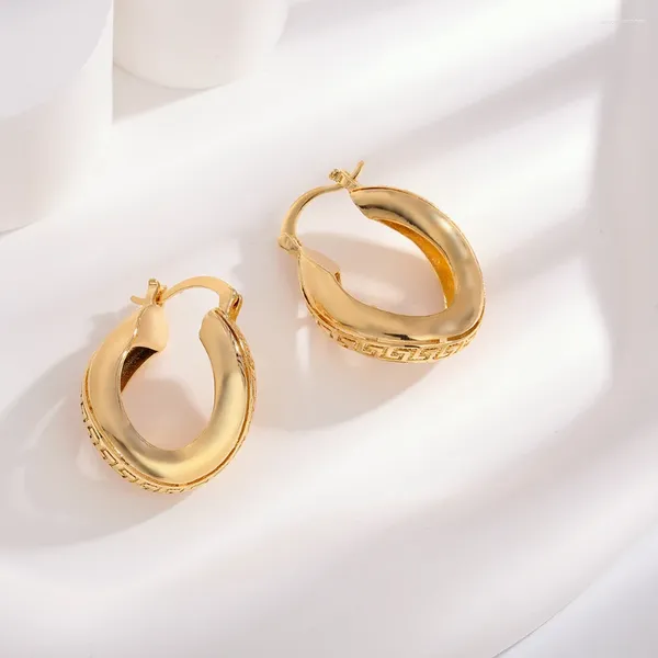 Boucles d'oreilles cerceaux de haute qualité lettre de torsion en cuivre clip clip de mariage bijoux de mode pour les cadeaux de fiançailles