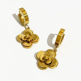 Hoop oorbellen Huggie Peri'Sbox Classic Gold Color Camellia Floral Pendant for Women PVD Geplaatste roestvrijstalen bloem Dange oorbellensh