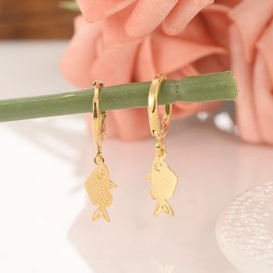 Hoop oorbellen Huggie Vintage Earring Sieraden Fashion Gold Color Small Fish Pendant For Women 2023 Simple Metal Party Cadeau