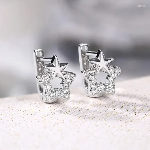 Boucles d'oreilles cerceaux Huitan Star ACCESSOIRES DE MEADUS ROMANTICES UNE BRIEUSE CONCULTATION UNE BIELLISSE GIEURE GILLE FANSE FIMÉE 2024