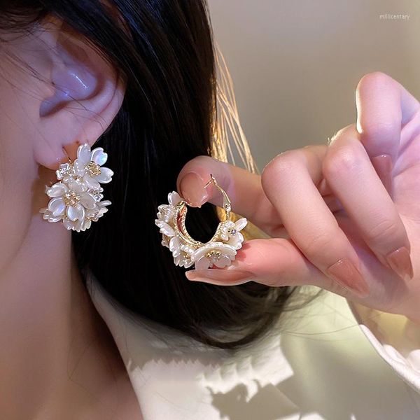 Pendientes de aro JWER exquisito empalme de flores blancas para mujer moda versátil C tendencia coreana joyería elegante