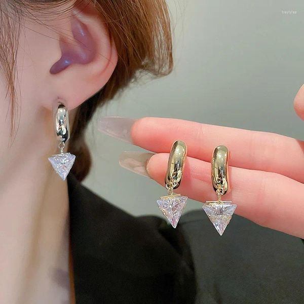 Pendientes de aro ligeros de lujo con colgante triangular de circón en forma de C para mujer, joyería creativa coreana para fiesta