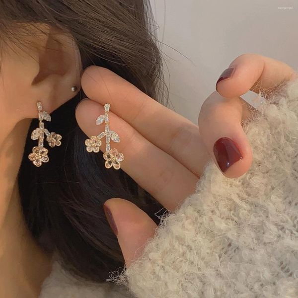 Boucles d'oreilles cerceau luxueux mode lumière luxe fleur rose Zircon 2023 marque quotidien Art femme moustique bobine oreille Clip