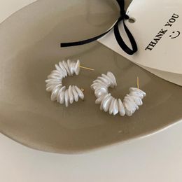 Boucles d'oreilles créoles Minar élégant irrégulier blanc simulé brin de perles pour les femmes plaqué or en forme de C boucle d'oreille bijoux de fête de mariage
