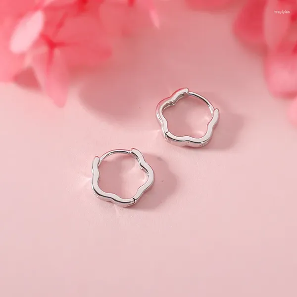 Boucles d'oreilles créoles minimalistes pour femmes, petit Style floral ajouré, mode coréenne, cadeau pour filles, bijoux couleur argent KAE314