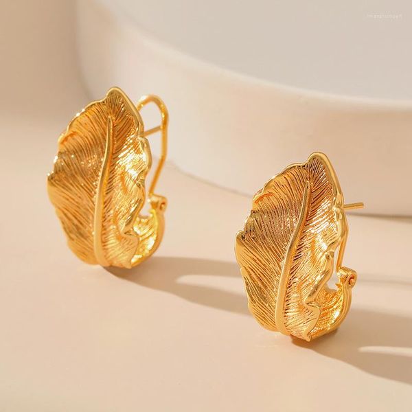 Pendientes de aro Hojas minimalistas Pequeño exquisito 18K Chapado en oro Hoja Dibujo de alambre Anillo de oreja Pendiente de plátano simulado