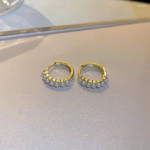 Boucles d'oreilles créoles en perles naturelles pour femmes et filles, petit Huggie exquis percé, accessoires de bijoux mignons 2023