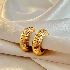 Boucles d'oreilles de cerceau punk grande forme de C épaisse pour les femmes plaquées d'or en acier inoxydable échelle des oreilles de poisson bijoux léger 2024