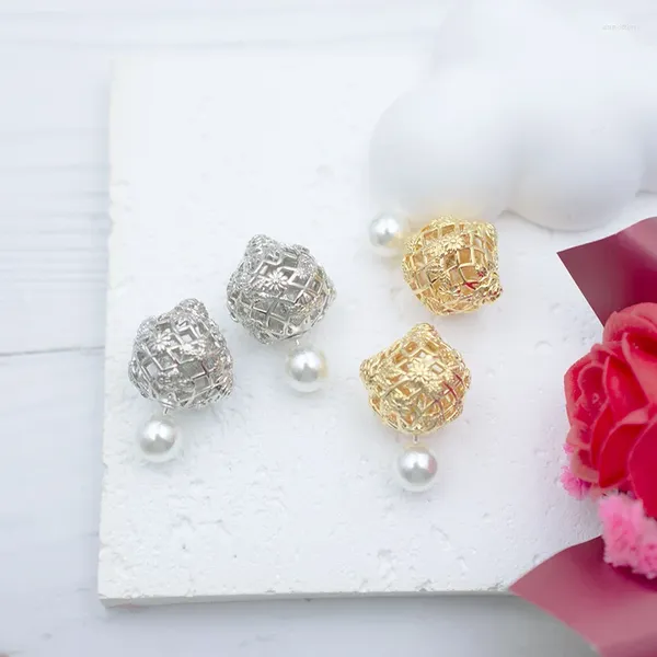 Pendientes de aro Simplicidad Perla de lujo para mujer Color dorado Bola hueca Studs Joyería Regalo de moda Artículo Oreja Uñas Boda nupcial 2023