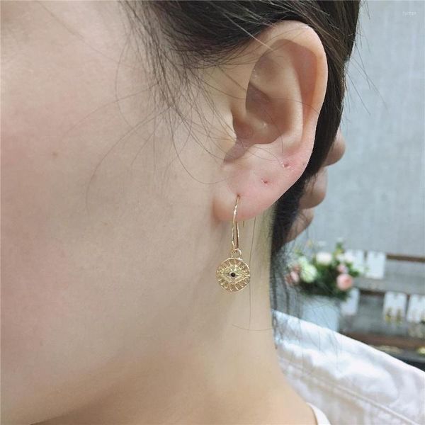 Pendientes de aro superbonitos, chapado en Color dorado, con textura de ojo, pequeño colgante redondo para mujer y niña, joyería pequeña y delicada Deco