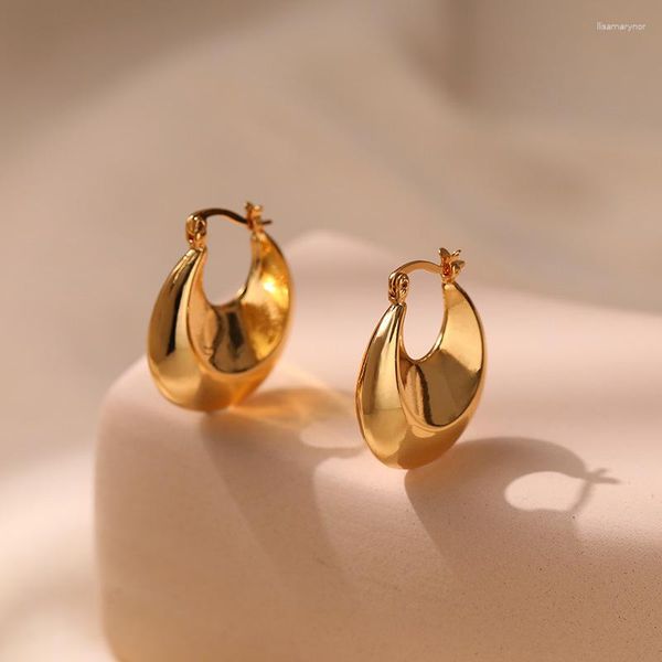 Pendientes de aro de moda en forma de U Diseño de media luna grande Bolso de mujer hueco Modelo 18K Chapado en oro Anillos de oreja de moda de metal puro