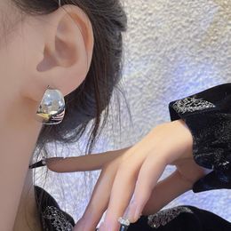 Hoepel oorbellen U-magische minimalistische zilveren kleur geometrische C-vorm oorbellen voor vrouwen heldere oppervlak metalen sieraden pendientes