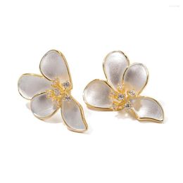 Boucles d'oreilles créoles Uworld alliage de cuivre 18K PVD plaqué or belle fleur blanche femme prévenir les allergies bijoux d'oreille Vintage