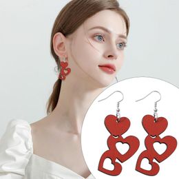 Hoop oorbellen Valentijnsdag Rood uitgehold harten aan elkaar geregend dubbelzijds houten druppel voor vrouwen