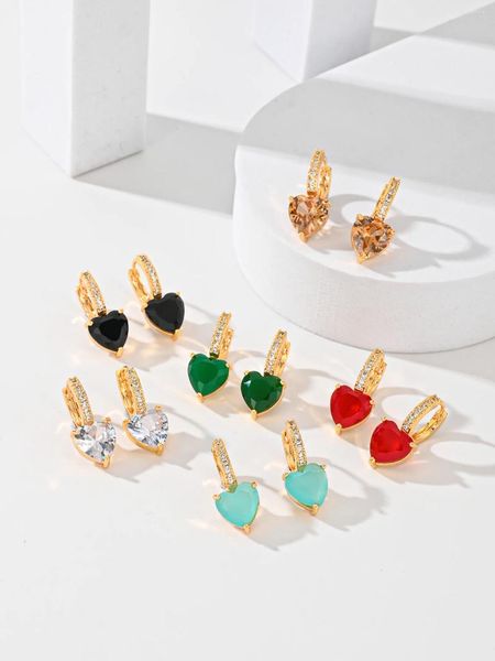 Pendientes de aro El circón de corazón de la boutique de moda femenina combinada con joyas clásicas