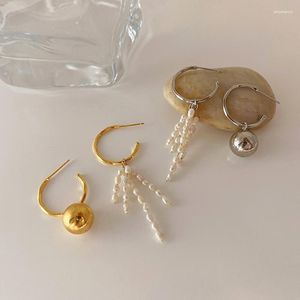 Pendientes de aro WTLTC bola de Metal de gota francesa perlas de agua dulce blancas para mujeres colgantes de aros asimétricos colgantes Vintage