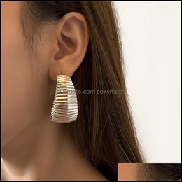 Hoop Hie Boucles D'oreilles Bijoux Hip Hop Métal Stripe Géométrique Boucle D'oreille En Forme De C Partie Cadeau Stud Européenne Femmes D'affaires Robe Porter Punk Aessorie