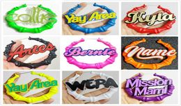 Hoop Huggie 35 pulgadas Celebritas Basketball Wives Pendientes grandes Color Neon Bamboo Personalidad Nombre personalizado9091697