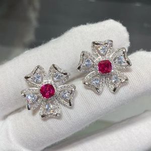 Hoop Huggie Merk Luxe cz Crystal Heart Earring 925 Sterling Zilver Ruby Sieraden Voor Vrouwelijke Bruiloft Rode Diamant Bloem 230727