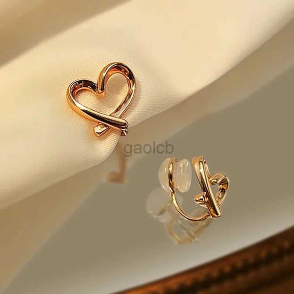 Hoop Huggie Clip d'oreille en forme de coeur irrégulier à la mode et simple pour femmes boucles d'oreilles en silicone non perforées boucles d'oreilles coréennes bijoux de fête cadeaux 24326