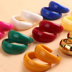 Hoop Huggie FishSheet Mode Acryl C-Ring Oorbellen Geschikt voor Vrouwen Koreaanse Gekleurde Geometrische Hars Ronde Oorbellen 2022 Mode-sieraden 240326
