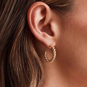 Hoop Huggie Gold Twisted Earrings voor Vrouwen 2021 Chunky Big Earings Hollow Dikke Punk Accessoires Minimalistische Mode Trendy Sieraden 412