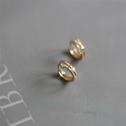 Hoop Huggie Goldtutu Custom Chain Sense Small Earring Pure 9K Gold ingelegde Zirkon Koreaanse Exquisite 221111