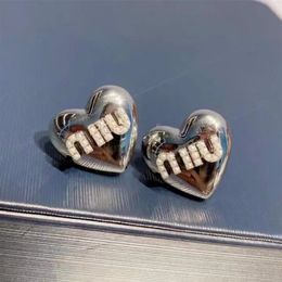 Hoop Huggie Miu Love Heart Shaped High Grade Cool Style 2024 New Miao fashion small simple silver Earrings Versatile Embedding with Pearls