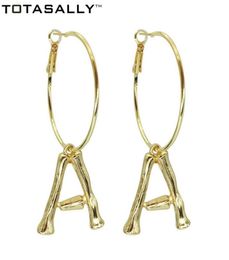 Hoop Huggie Totasally Fashion Golden Alloy AZ 26 BAMBOO INITAIL MORGLES D'OREILLES ALPHABET EOR PENDITIONS INICIALES Letter9940853