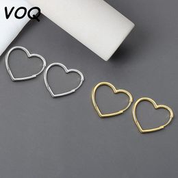 Hoop Huggie VOQ 925 Pendientes de color simple de plata esterlina Dos colores Corazón de amor para regalo de mujer