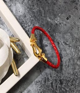 Bracelet en cuir à cheval Bracelet en acier Bracelet en acier en acier inoxydable de style minimaliste de mode de luxe de luxe F8702673