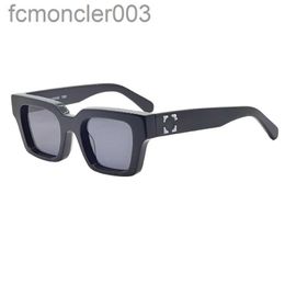 Hete 008 gepolariseerde designer zonnebril voor mannen dames coole mode klassieke dikke plaat zwart wit frame luxe brillen