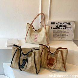 Hot 10A Bolso tejido de verano para mujer 2023 Nuevo bolso de mano vintage de un solo hombro Moda todo en uno Bolso de paja para axilas de gran capacidad Bolso casual bolso de compras Stylisheendi